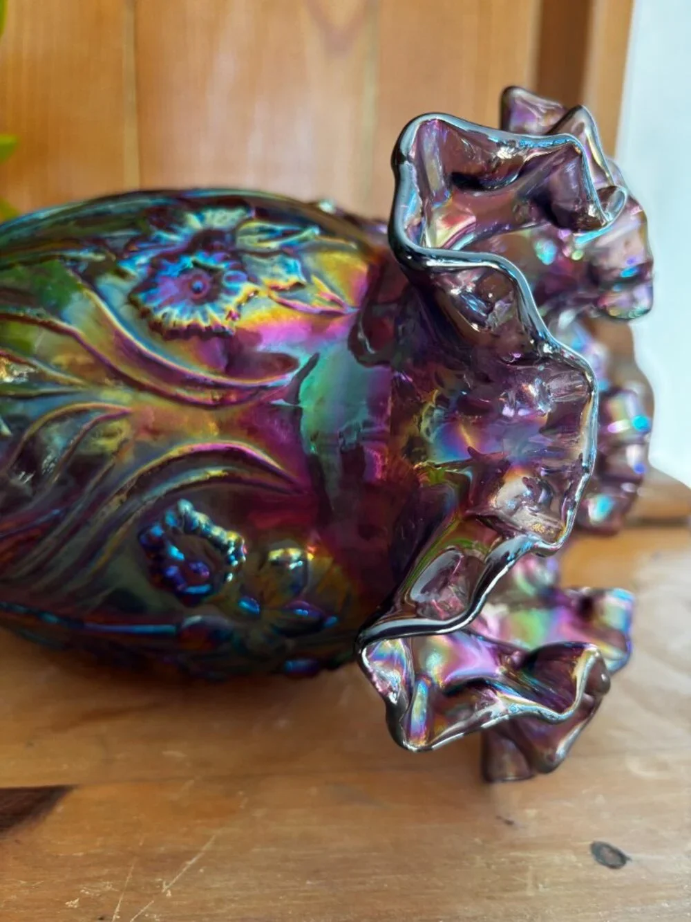 Vintage Fenton Amethyst Carnival Glass Daffodil Vase 8
